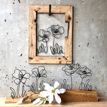Laden Sie das Bild in den Galerie-Viewer, Altholzrahmen Blumen