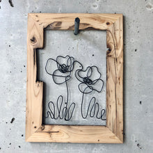 Laden Sie das Bild in den Galerie-Viewer, Altholzrahmen Blumen