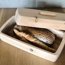 Laden Sie das Bild in den Galerie-Viewer, Zirbenbrotbox
