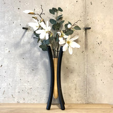 Laden Sie das Bild in den Galerie-Viewer, Holzvase Ahorn schwarz